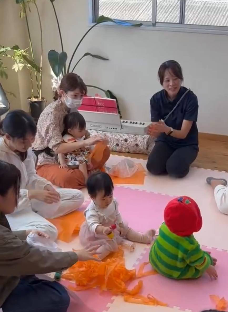 第2回の交流の様子（談笑・相談風景）