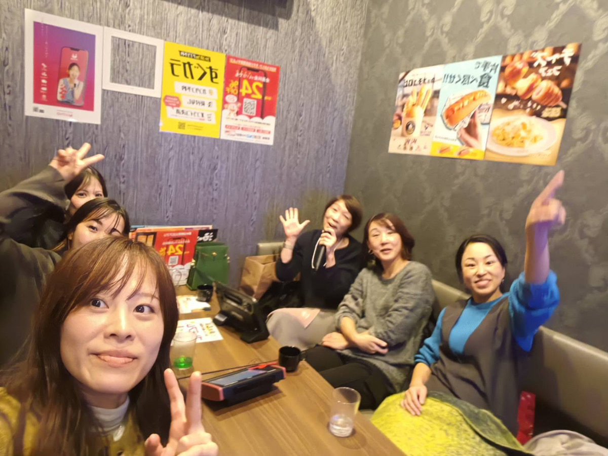 ココロカンパニーの一年を振り返る様子